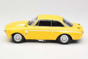 Alfa Romeo GTA 1300 Junior Gelb Minichamps 1:18 155120024 Metall – Bild 5 von 6