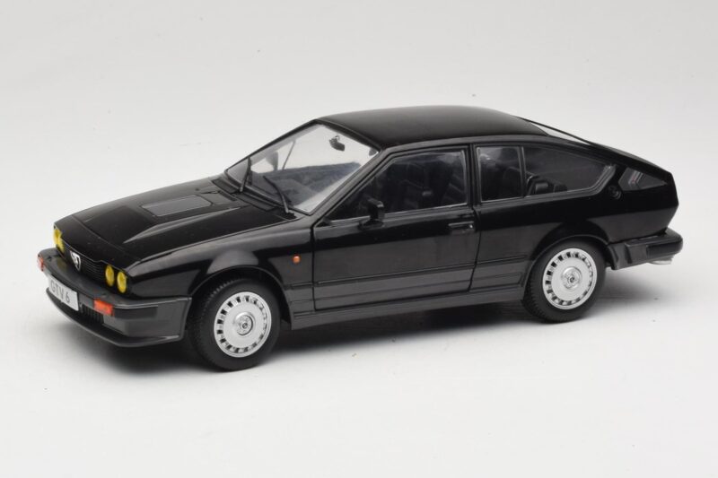 Alfa Romeo GTV6 Schwarz Solido 1:18 S1802302 Metall