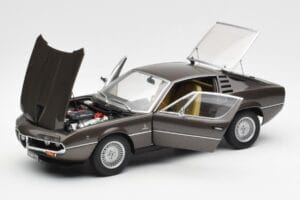 Alfa Romeo Montreal Braun Metallic AUTOart 1:18 70173 Metall – Bild 2 von 8