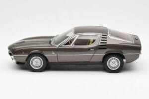 Alfa Romeo Montreal Braun Metallic AUTOart 1:18 70173 Metall – Bild 4 von 8