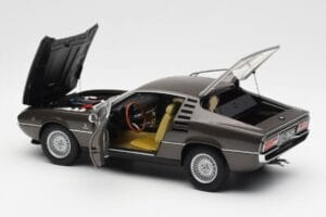 Alfa Romeo Montreal Braun Metallic AUTOart 1:18 70173 Metall – Bild 5 von 8