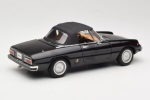 Alfa Romeo Spider 916 Veloce Schwarz Ricko 1:18 32107 Metall – Bild 3 von 8