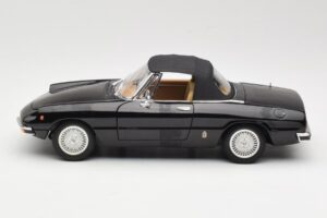 Alfa Romeo Spider 916 Veloce Schwarz Ricko 1:18 32107 Metall – Bild 4 von 8