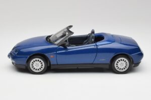 Alfa Romeo Spider 916 Periwinkle Blau Maisto 1:18 50308 Metall – Bild 3 von 7