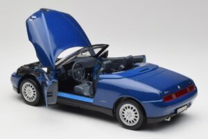 Alfa Romeo Spider 916 Periwinkle Blau Maisto 1:18 50308 Metall – Bild 4 von 7