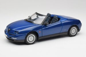 Alfa Romeo Spider 916 Periwinkle Blau Maisto 1:18 50308 Metall