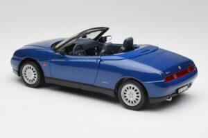 Alfa Romeo Spider 916 Periwinkle Blau Maisto 1:18 50308 Metall – Bild 6 von 7