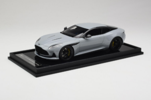 Aston Martin DB12 Nardo Gray MotorHelix 1:18 MH027NG Resin – Bild 2 von 7