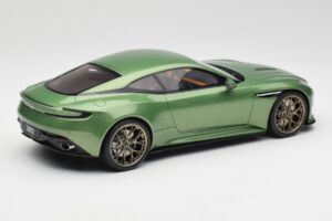 Aston Martin DB12 Grün GT Spirit 1:18 GT466 Resin – Bild 2 von 5