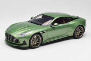 Aston Martin DB12 Grün GT Spirit 1:18 GT466 Resin