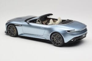 Aston Martin DB12 Volante Caribbean Blue Pearl GT Spirit 1:18 GT479 Resin – Bild 5 von 6