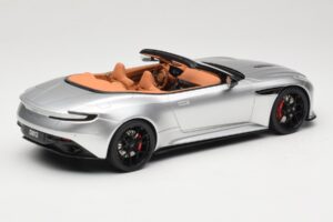 Aston Martin DB12 Volante Silber GT Spirit 1:18 GT945 Resin – Bild 2 von 6