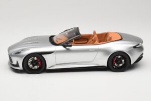 Aston Martin DB12 Volante Silber GT Spirit 1:18 GT945 Resin – Bild 3 von 6