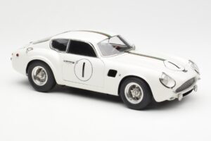 Aston Martin DB4 GT Zagato #1 24 Hours of Le Mans 1961 CMC 1:18 M-139 Metall – Bild 4 von 6