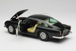 Aston Martin DB5 California Salbeigrün Chrono 1:18 H1001 Metall – Bild 5 von 8