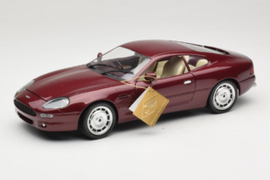 Aston Martin DB7 Rot Guiloy 1:18 67550 Metall