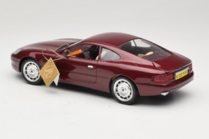 Aston Martin DB7 Rot Guiloy 1:18 67550 Metall – Bild 7 von 8