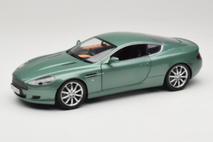 Aston Martin DB9 Grün Minichamps 1:18 150137322 Metall
