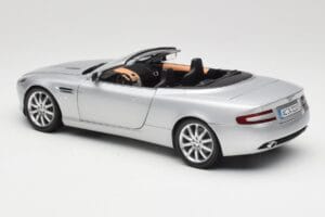 Aston Martin DB9 Volante Silber Minichamps 1:18 150137334 Metall – Bild 7 von 8