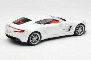 Aston Martin One-77 Morning Frost Weiss AUTOart 1:18 70244 Metall – Bild 3 von 8