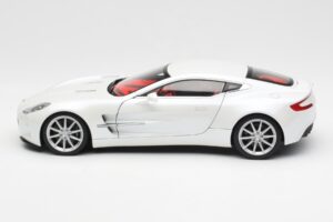 Aston Martin One-77 Morning Frost Weiss AUTOart 1:18 70244 Metall – Bild 4 von 8