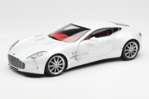 Aston Martin One-77 Morning Frost Weiss AUTOart 1:18 70244 Metall
