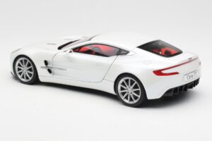 Aston Martin One-77 Morning Frost Weiss AUTOart 1:18 70244 Metall – Bild 7 von 8