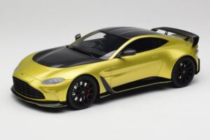 Aston Martin V12 Vantage Final Edition Cosmopolitan Yellow TopSpeed 1:18 TS0453 Metall