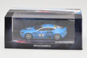 Aston Martin V12 Vantage #7 U. Bez / Porritt / R. Meaden / Mathai 24 Hours Nurburgring 2009 Minichamps 1:43 437091307 Metall – Bild 4 von 4