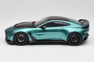 Aston Martin V12 Vantage Racing Green GT Spirit 1:18 GT922 Resin – Bild 3 von 6