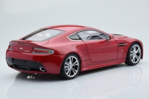 Aston Martin V12 Vantage Rot AUTOart 1:18 70208 Metall – Bild 3 von 8