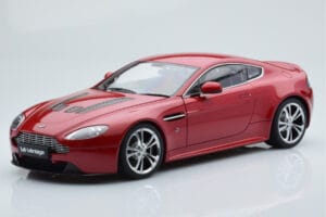 Aston Martin V12 Vantage Rot AUTOart 1:18 70208 Metall