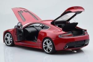 Aston Martin V12 Vantage Rot AUTOart 1:18 70208 Metall – Bild 5 von 8