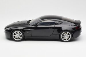 Aston Martin V8 Vantage Onyx Schwarz AUTOart 1:18 70202 Metall – Bild 4 von 8