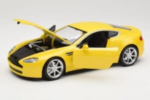 Aston Martin V8 Vantage Gelb Hot Wheels 1:18 G7159 Metall – Bild 2 von 8