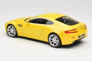 Aston Martin V8 Vantage Gelb Hot Wheels 1:18 G7159 Metall – Bild 7 von 8
