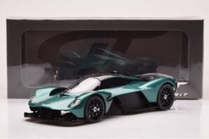 Aston Martin Valkyrie Racing Green GT Spirit 1:18 GT435 Resin – Bild 6 von 6