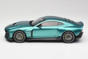 Aston Martin Valour Racing Green GT Spirit 1:18 GT480 Resin – Bild 3 von 6