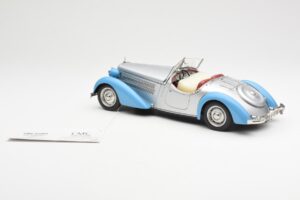 Audi 225 Front Roadster Blau Silber CMC 1:18 M-075B Metall – Bild 5 von 6