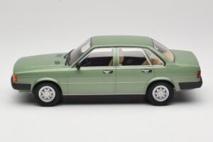 Audi 80 B2 Grün MCG 1:18 MCG18525 Metall – Bild 3 von 6