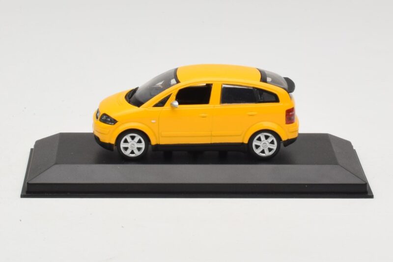 Audi A2 8Z Gelb Minichamps 1:43 AUDI005 Metall