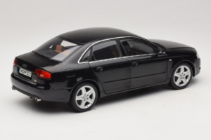 Audi A4 B6 3.2 Quattro Schwarz Minichamps 1:18 5010404125 Metall – Bild 3 von 8