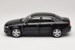Audi A4 B6 3.2 Quattro Schwarz Minichamps 1:18 5010404125 Metall – Bild 4 von 8