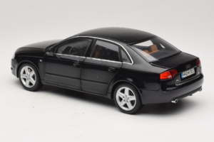 Audi A4 B6 3.2 Quattro Schwarz Minichamps 1:18 5010404125 Metall – Bild 7 von 8