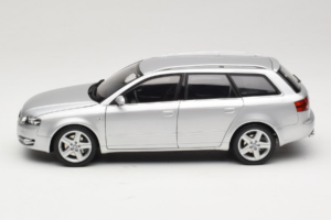 Audi A4 B7 3.2 Quattro Avant Silber Minichamps 1:18 5010404215 Metall – Bild 4 von 8