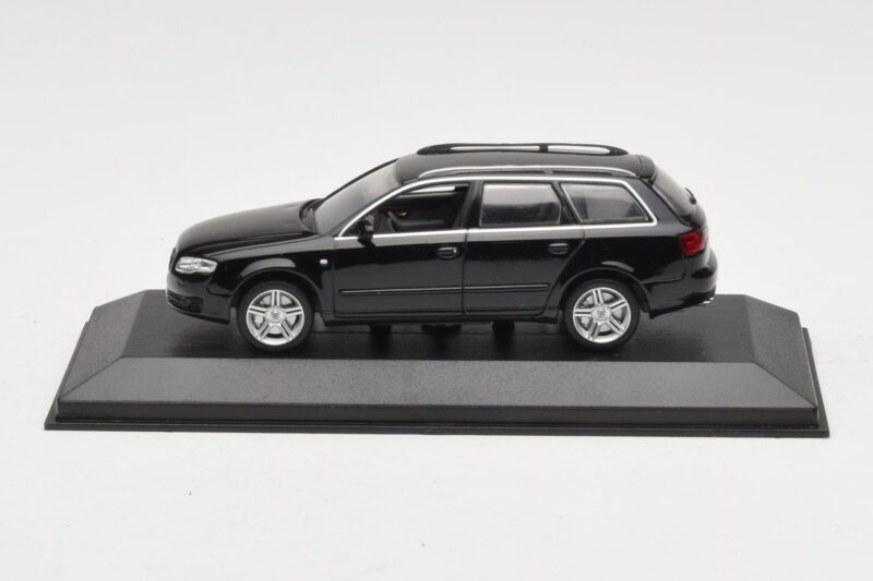 Audi A4 B7 Avant Schwarz Minichamps 1:43 Audi A4 B7 Avant Schwarz Minichamps 1:43 AUDI008 Metall