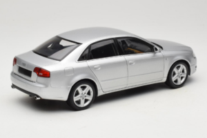 Audi A4 B7 Silber Minichamps 1:18 100014402 Metall – Bild 3 von 8
