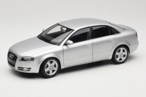 Audi A4 B7 Silber Minichamps 1:18 100014402 Metall