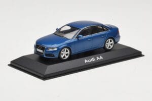 Audi A4 B8 3.2 Quattro Aruba Blue Minichamps 1:43 5010704123 Metall – Bild 2 von 4