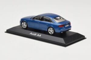 Audi A4 B8 3.2 Quattro Aruba Blue Minichamps 1:43 5010704123 Metall – Bild 3 von 4
